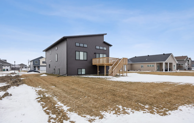 Building Photo - 4-bedroom, 3-bathroom West Fargo Single-Fa...