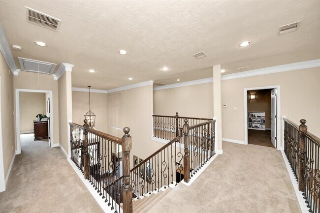 Building Photo - 55 Little Rise Dr