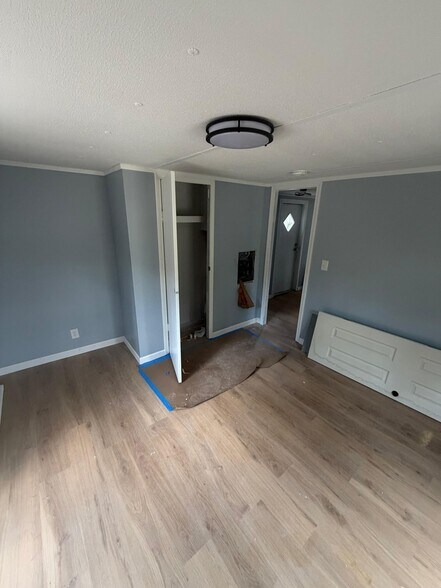 Building Photo - 100 NE Purslane St
