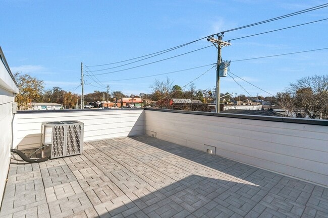 Building Photo - 310 Cedar St