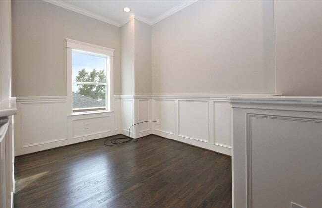 Building Photo - 2114 Bidwell Dr