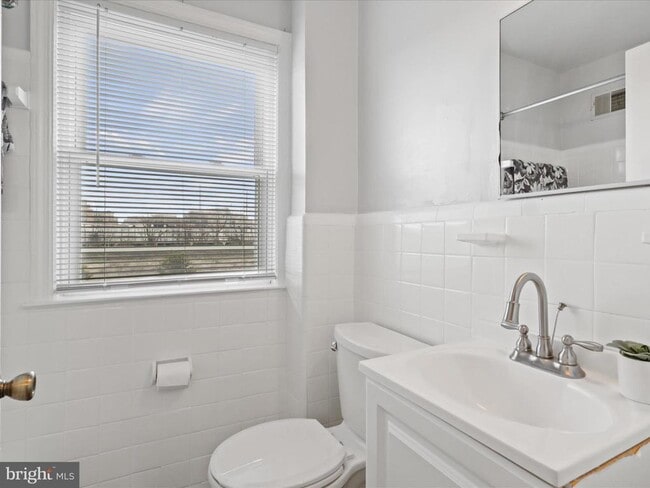 Building Photo - 2236 Arlington Terrace