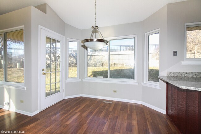Building Photo - 707 Clearwood Ct