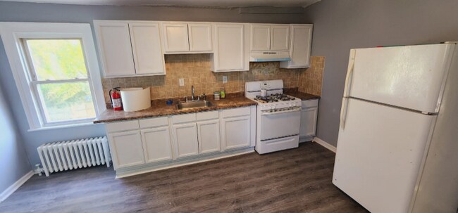 Building Photo - 74 Chestnut St