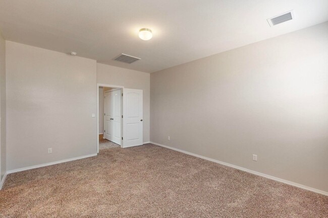 Building Photo - Charming 3 bedroom, 2 bath home in East El...