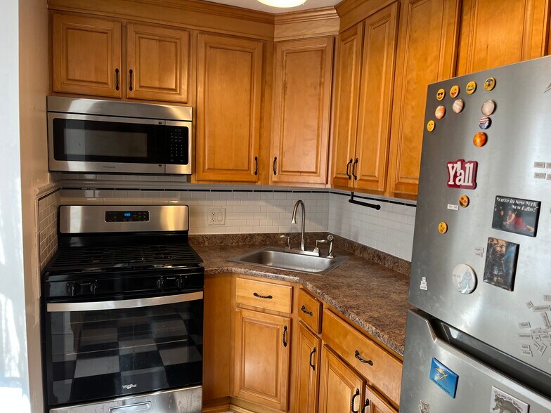 Building Photo - 921 S 48th St