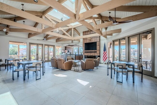 Building Photo - Charming 2-Bedroom Townhome in Scottsdale Racquet Club