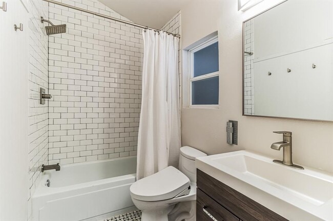 Building Photo - 1501 Rockdale Cir