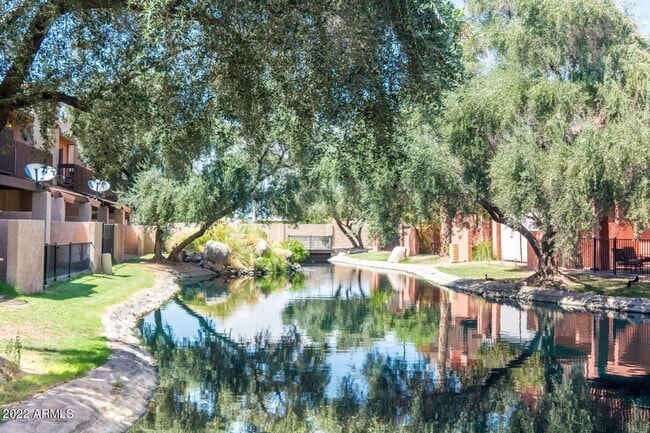 Building Photo - 2312 W Lindner Ave