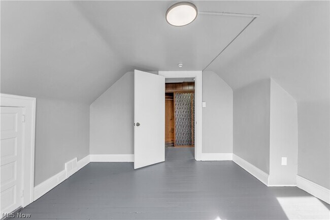 Building Photo - 516 Whitney Ave