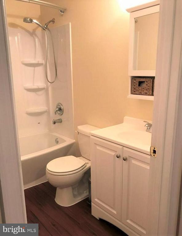 Building Photo - 23 Dufief Ct