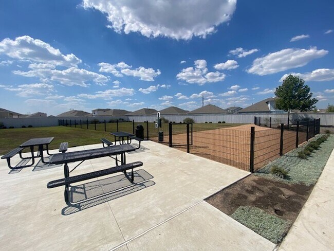 Building Photo - Brand New 4 Bed 2.5 Bath House with Large ...