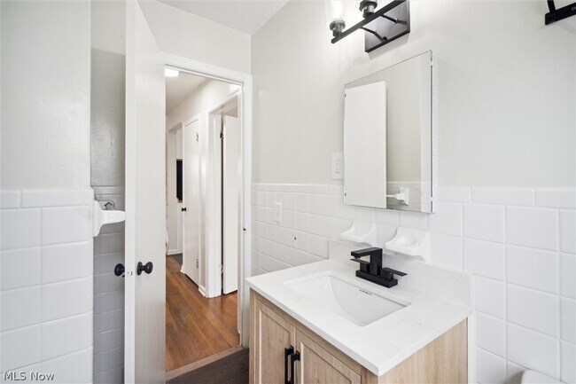 Building Photo - 5359 West Blvd