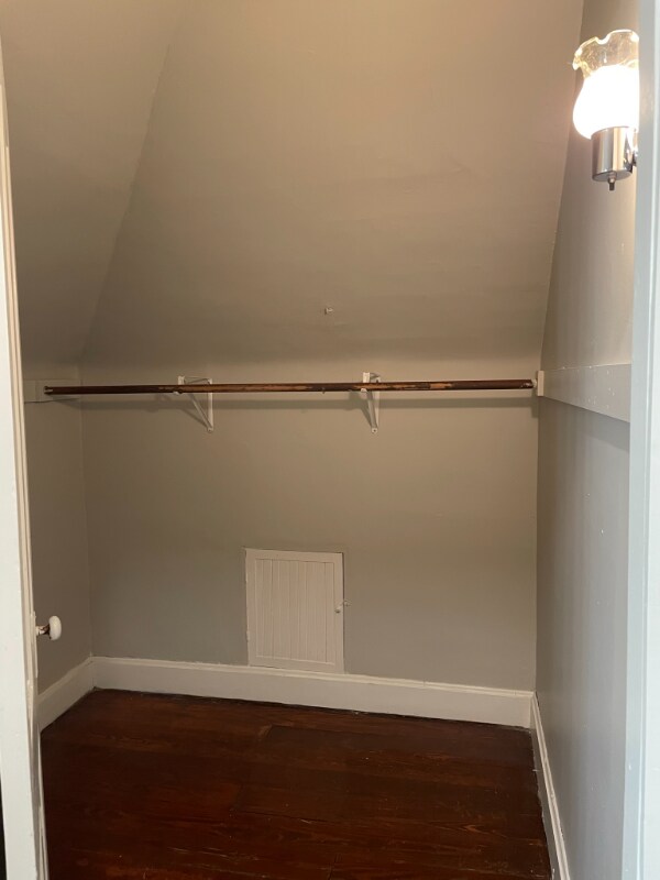 Building Photo - 462 King Ave