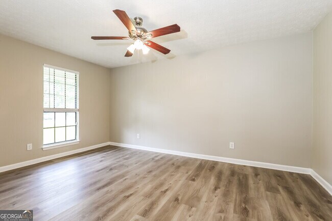 Building Photo - 527 Brookfield Way