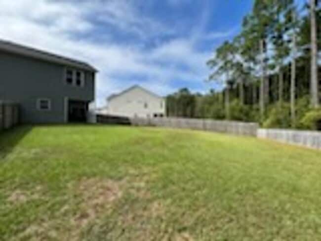 Building Photo - 3 bedroom 2 bathroom townhome in quiet neighborhood