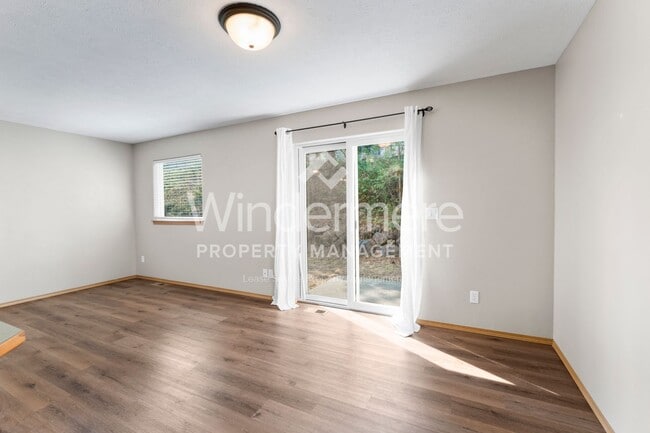 Building Photo - South Hill Charm