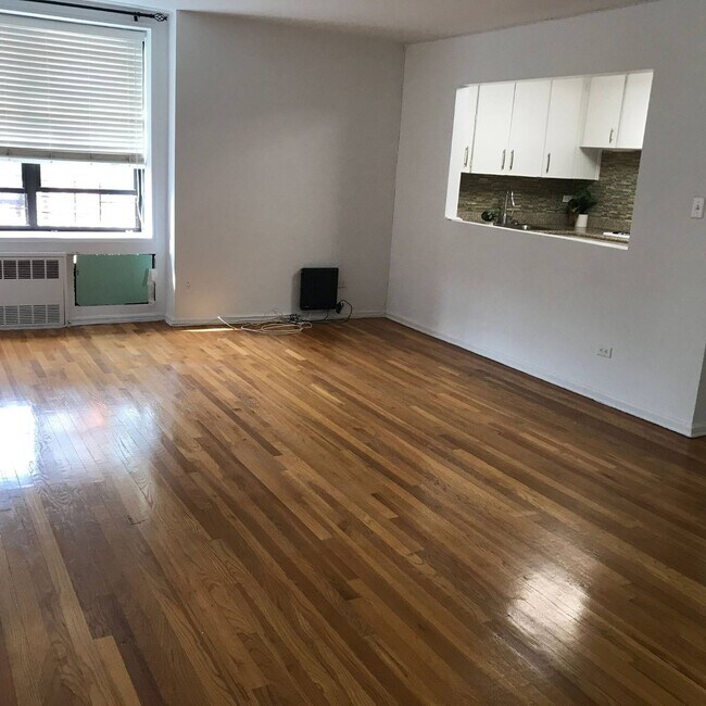 Building Photo - 1199 E 53rd St