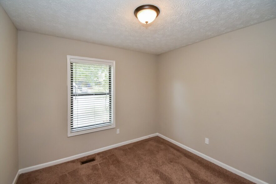 Building Photo - 4173 Woodcrest Dr