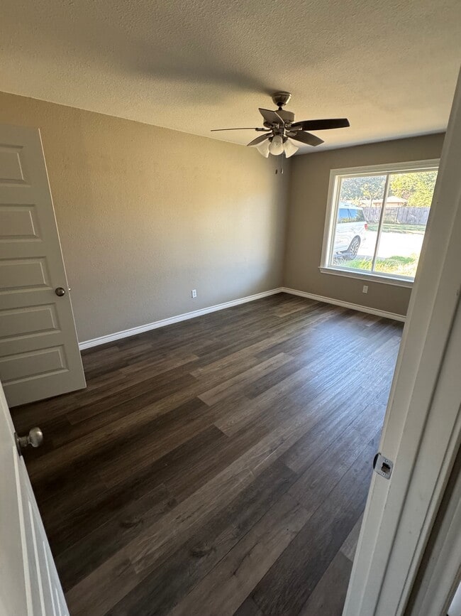Building Photo - 605 S Ridgeway Dr