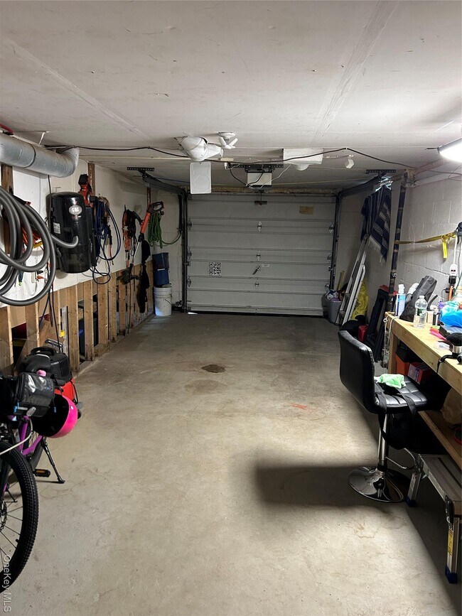 Building Photo - 102 Overocker Rd