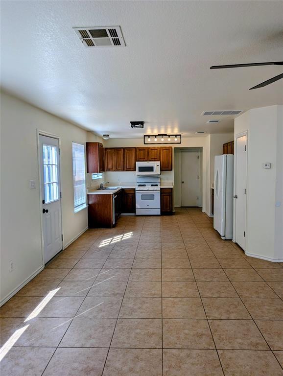Building Photo - 1209 Amberwood Loop