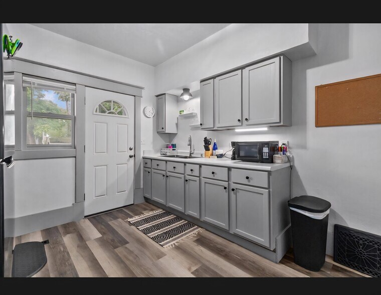 Building Photo - 129 Park Ave