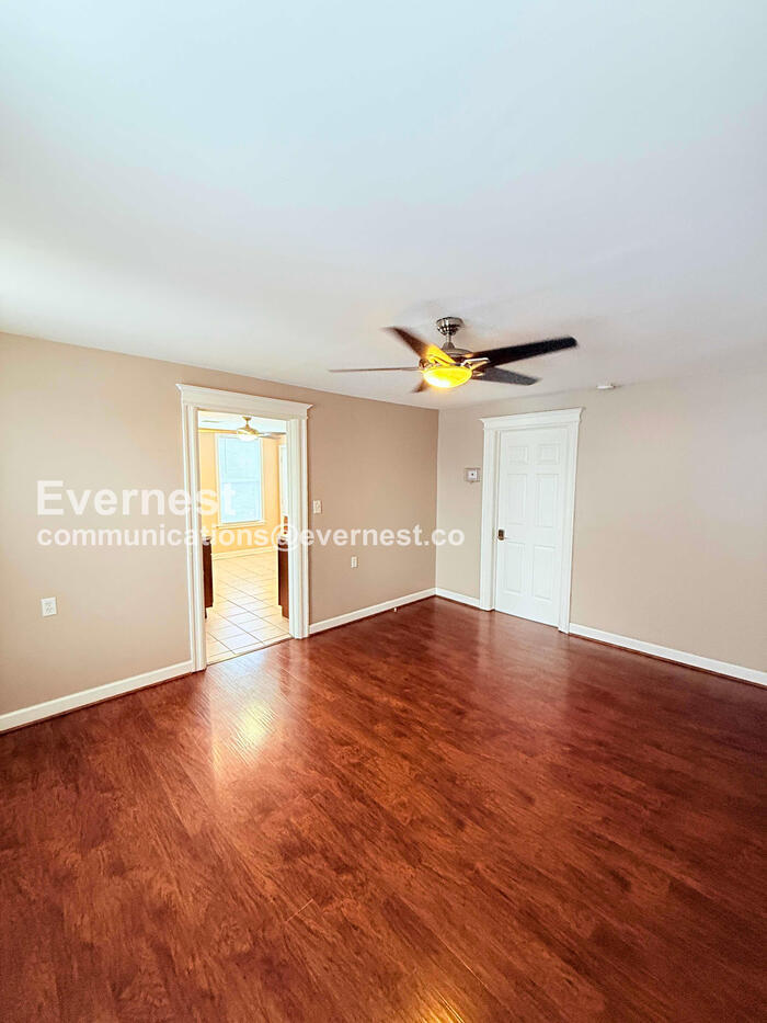 Building Photo - 4443 Elmwood St