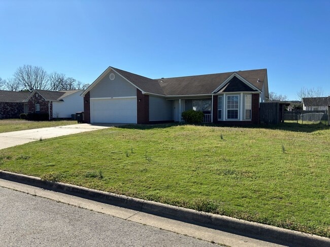 Building Photo - * Move-in Special * Beautifully Remodeled ...