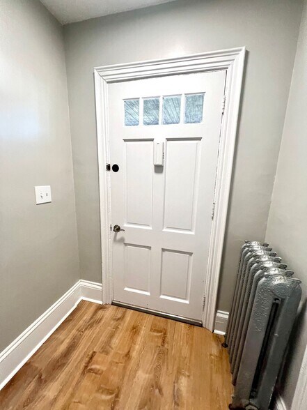 Front Foyer - 38 Brown St