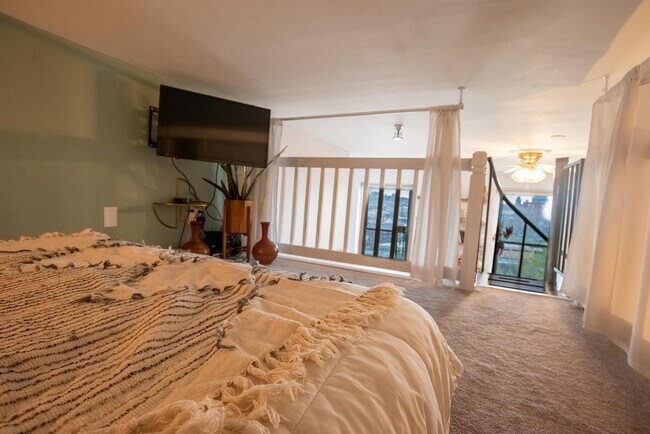 Building Photo - 154 Ogden Ave.