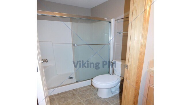 Building Photo - 528 NE Robin Ct
