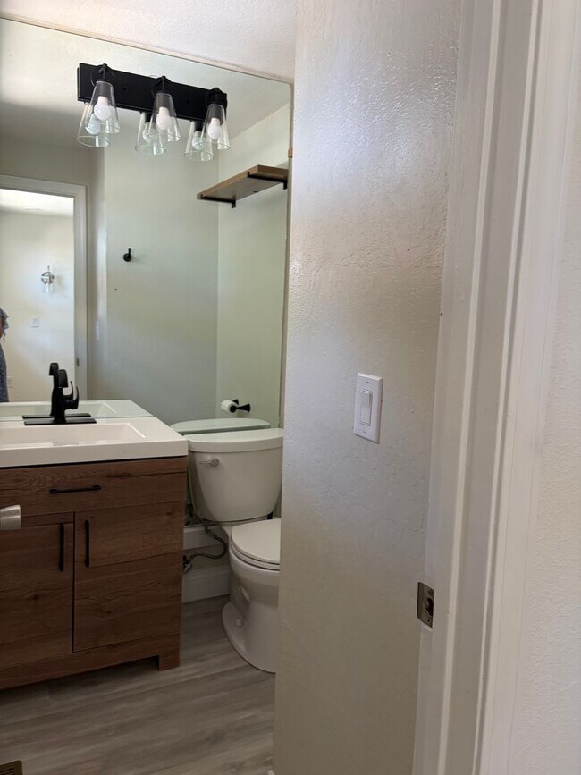 Building Photo - 210 Rawhide Way