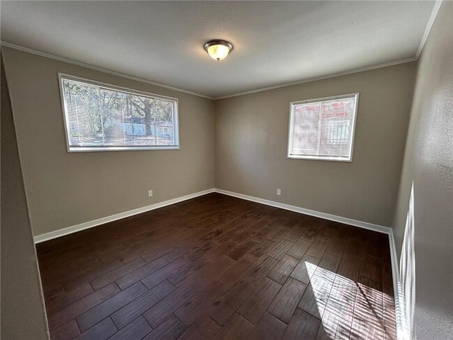 Building Photo - 4010 Sunnyvale Ln S