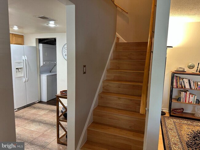 Building Photo - 441 Tomlinson Rd