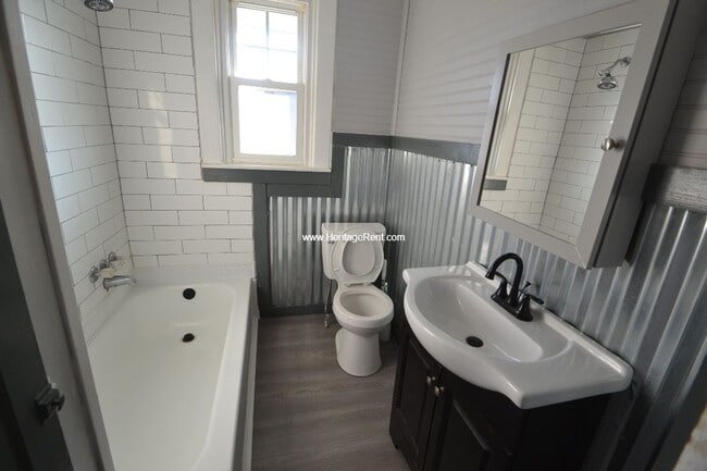 Building Photo - 207 Park Ave