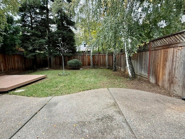 Building Photo - 620 Oriole Ave