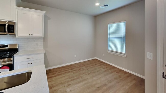 Building Photo - 6909 Labelle Dr