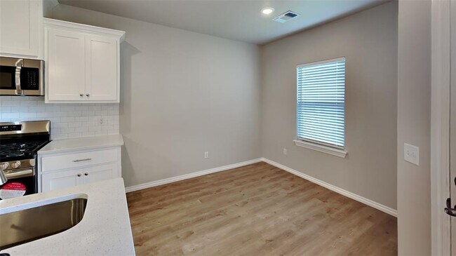 Building Photo - 8012 Labelle Dr