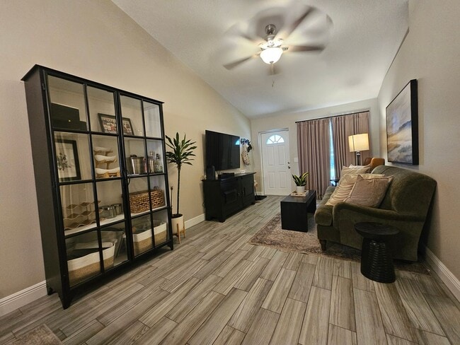 Building Photo - Charming 2-Bedroom, 2-Bath Condo with Private End-Unit Location!