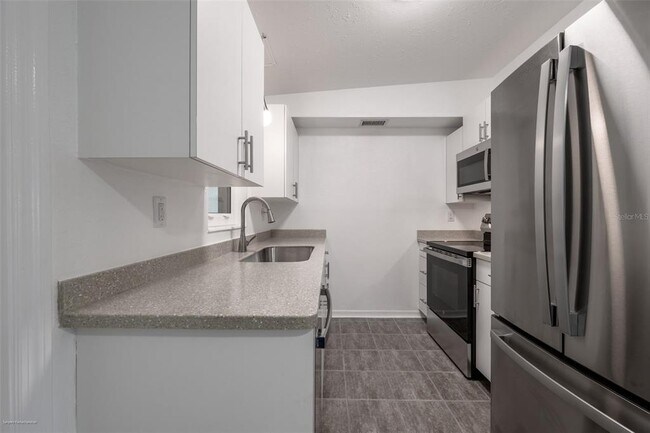 Building Photo - 927 W Olympia Ave