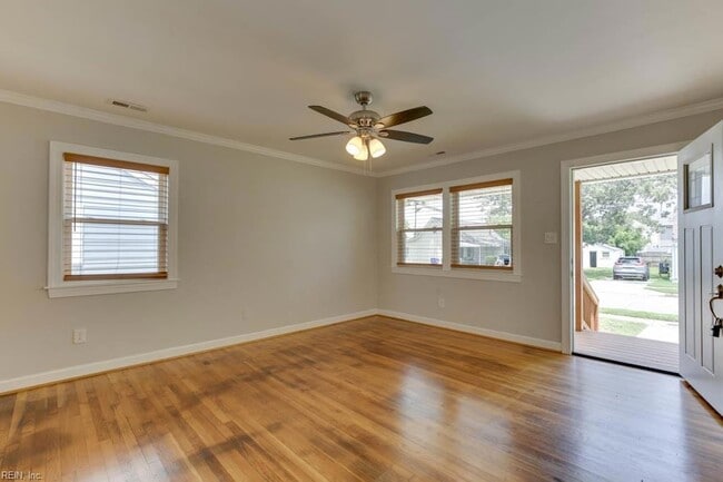 Building Photo - 1405 Baychester Ave