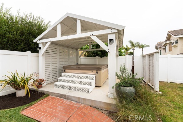 Building Photo - 2116 Via Teca