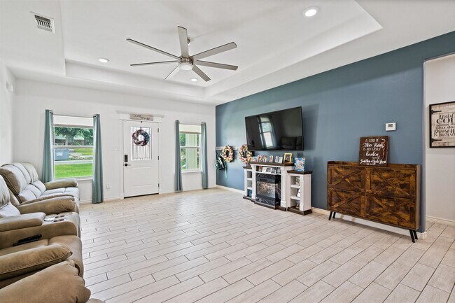 Building Photo - 204 Shadow Mountain Dr