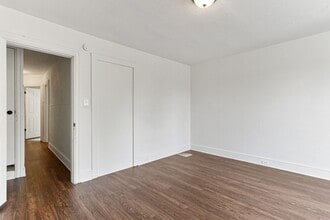 Building Photo - Spacious 5 Bedroom Home w/ Balcony, Porch & Yard Space!