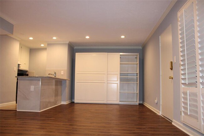 Building Photo - 3271 Sul Ross St