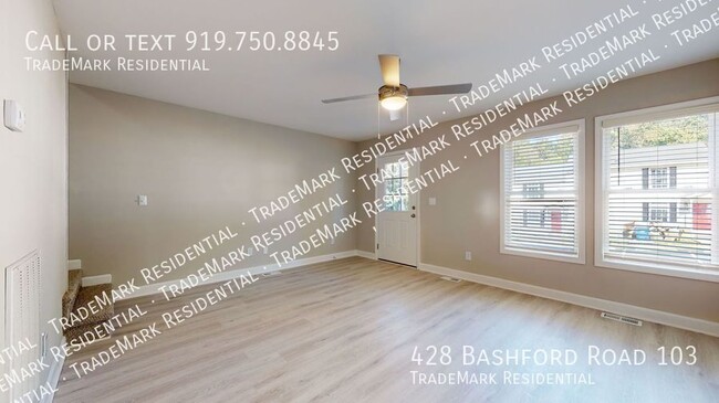 Building Photo - Modern, Renovated 4 bedroom Townhome