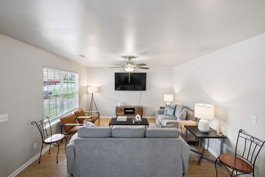 Building Photo - 226 Treutland Ave