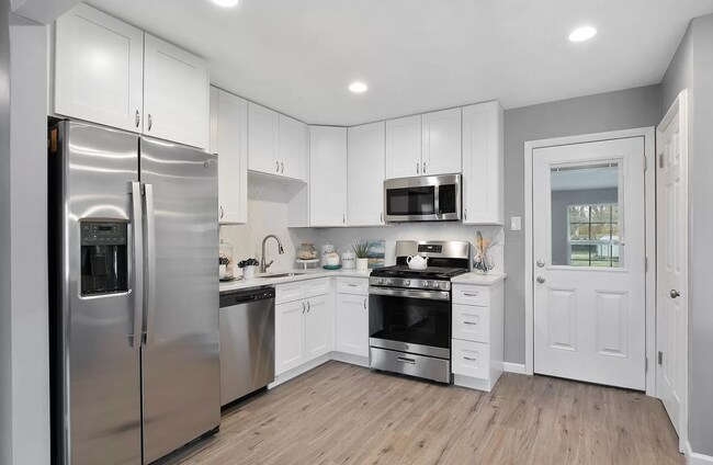 Building Photo - 622 Nancy Plz