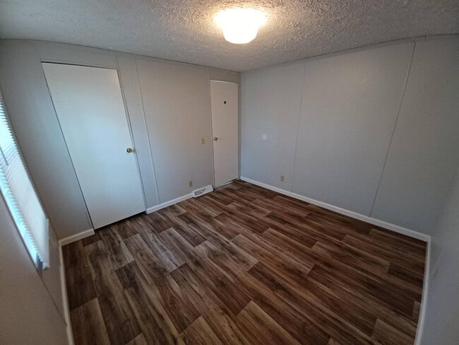 Building Photo - 113 Dogwood Dr